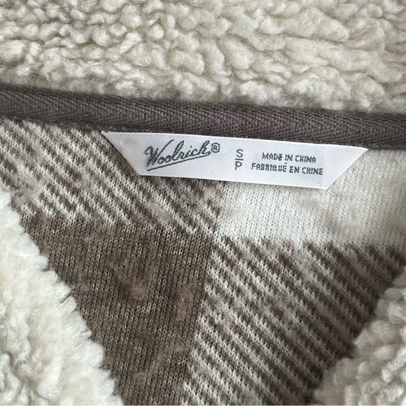 WOOLRICH Sherpa Buffalo plaid vest - Picture 7 of 7